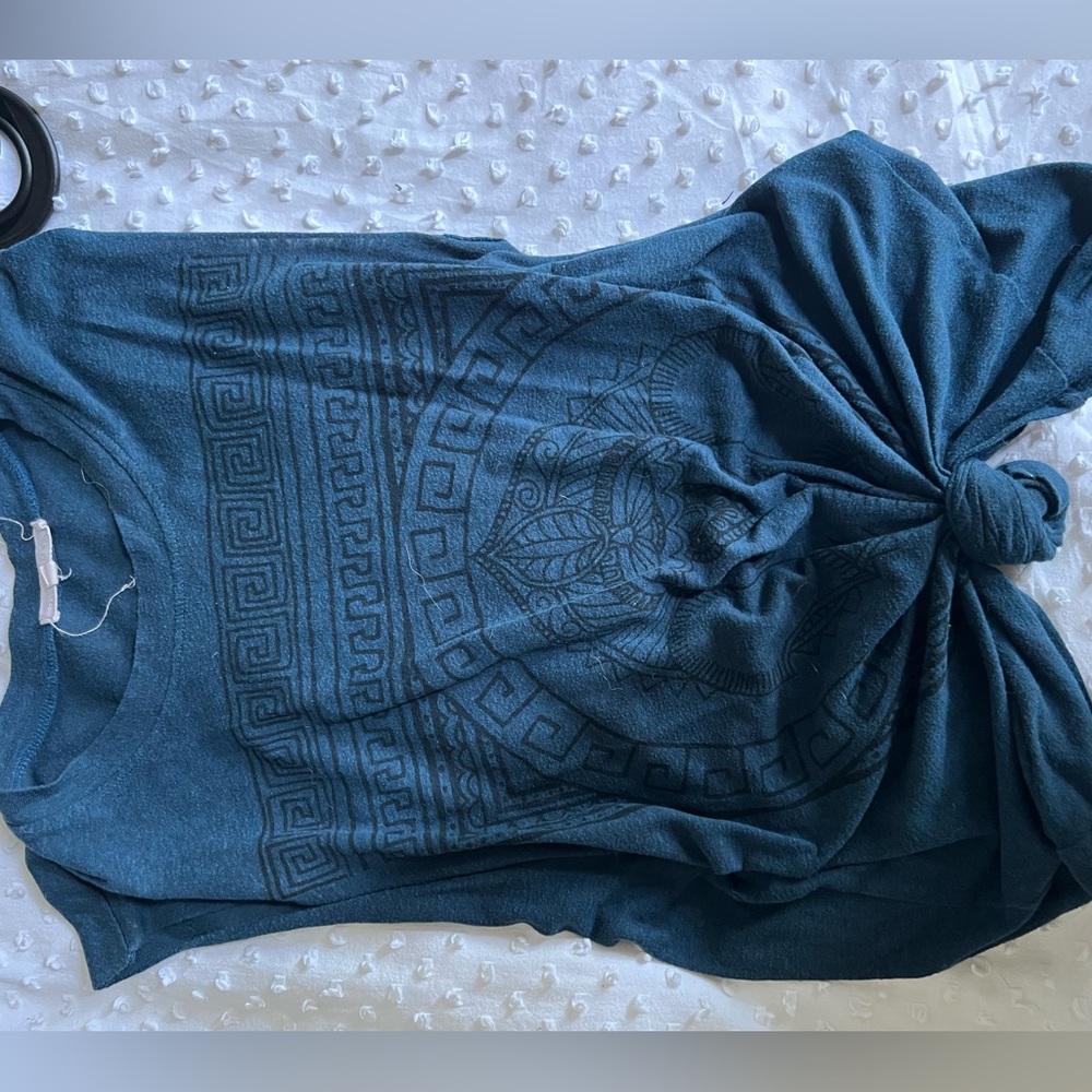 Small urban outfitters tank